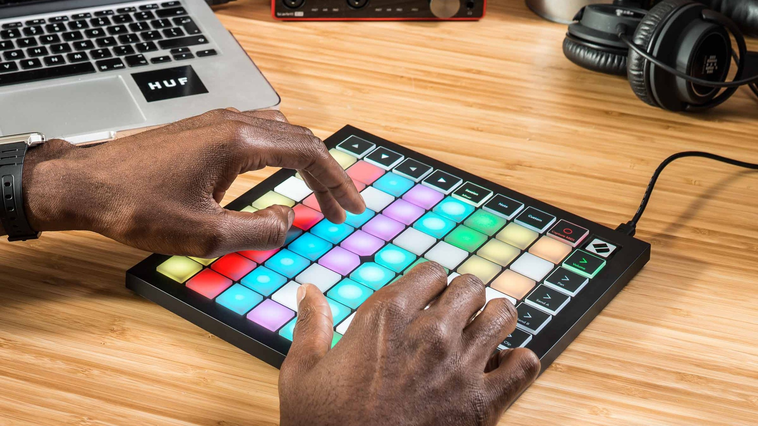 DTM・DAW Novation Launch Pad X Novation LaunchPad X Grid Midi Controller – BAJAAO.COM